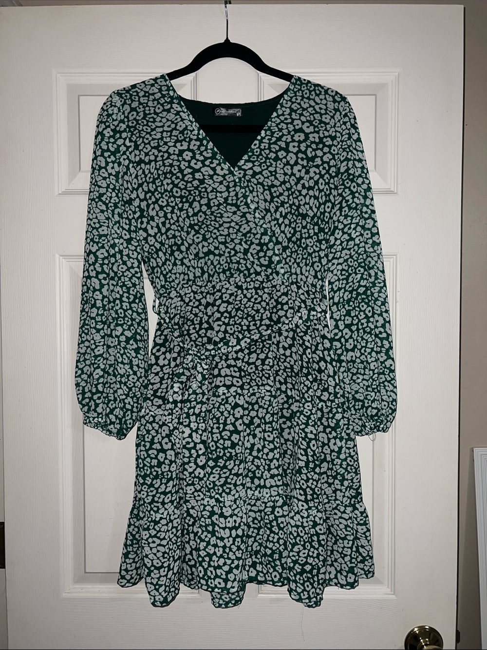 Universal Thread Green Printed Wrap-Style Long Sleeve Dress